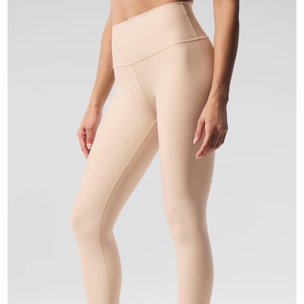 ALO YOGA 7/8 High Rise  High-Rise Leggings in Macadamia Worn Once